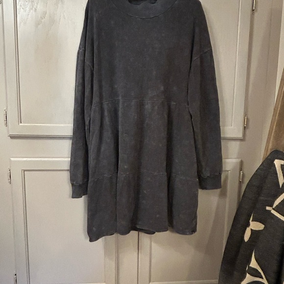 Dress - Picture 4 of 8